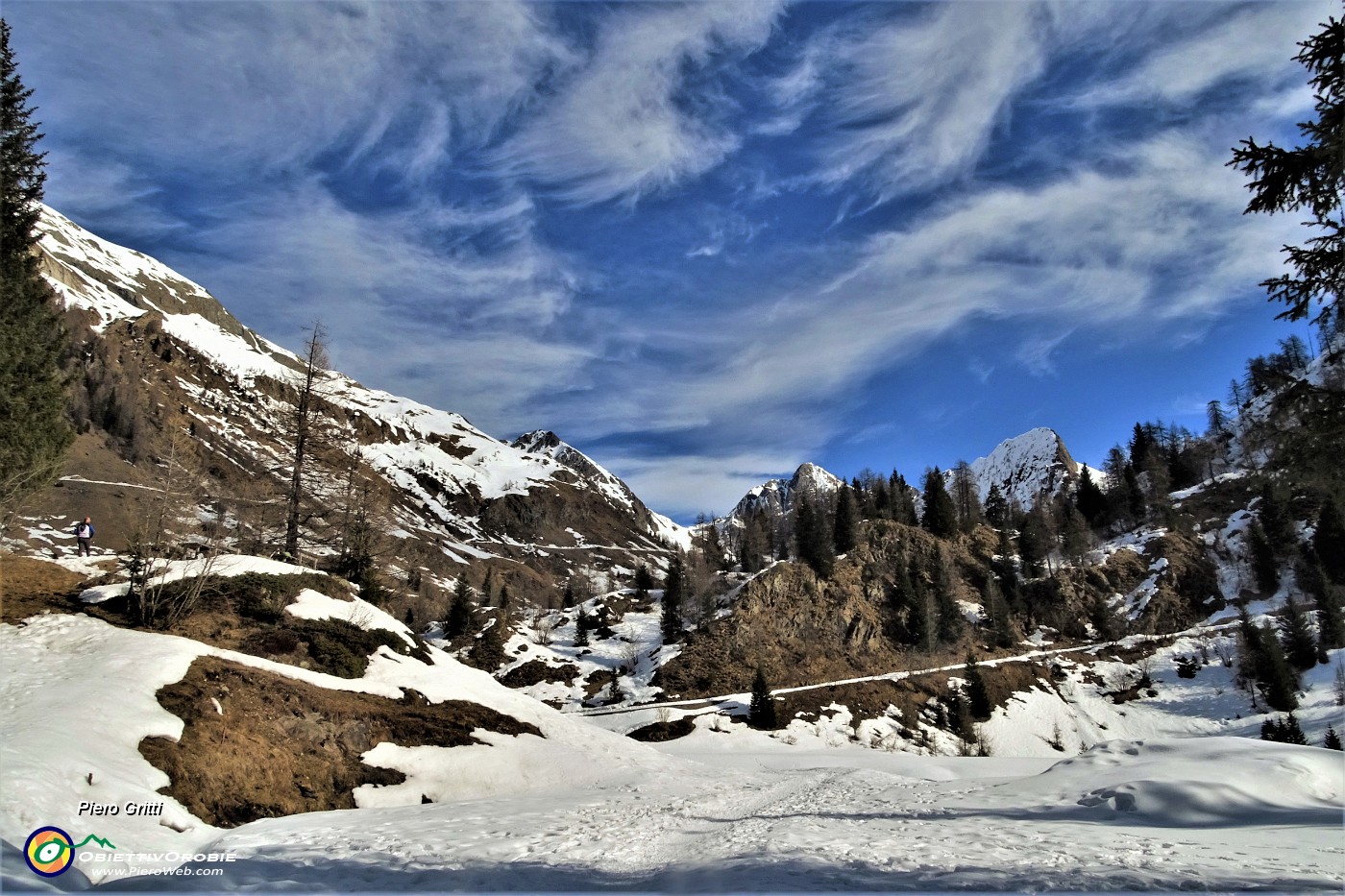 21 Lago del prato (1654 m) ...spettacolo anche in cielo!.JPG -                                